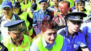 Protestele politistilor de la Cotroceni l-au costat functia