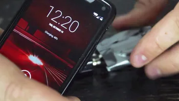 Ce să faci daca ti se descarca bateria telefonului si nu ai incarcatorul la tine! Metoda ingenioasa care te scapa de belea!