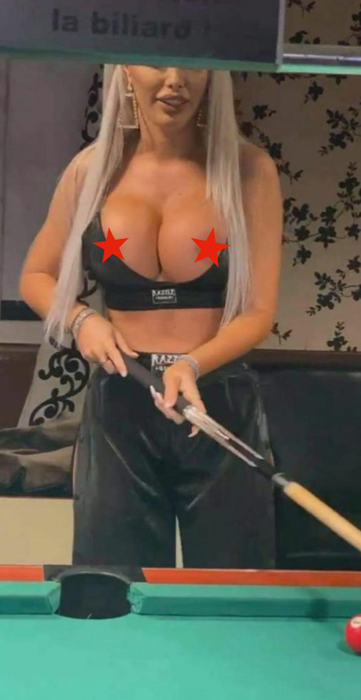 Loredana Chivu, cu "bijuteriile" la vedere