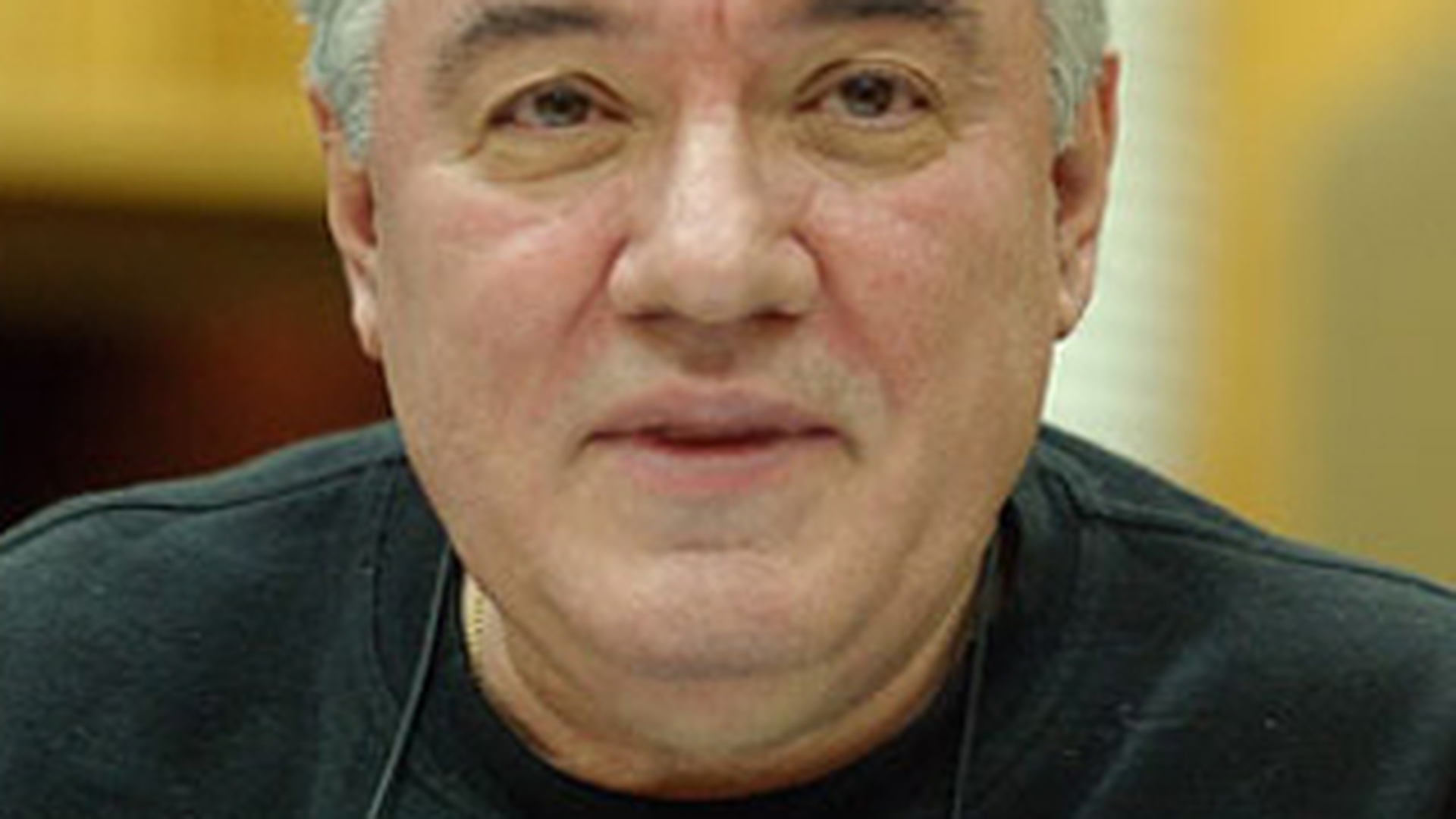 Vlad Fugaru, profund indurerat de disparitia tatalui sau! S-a incuiat in casa si a plans toata ziua