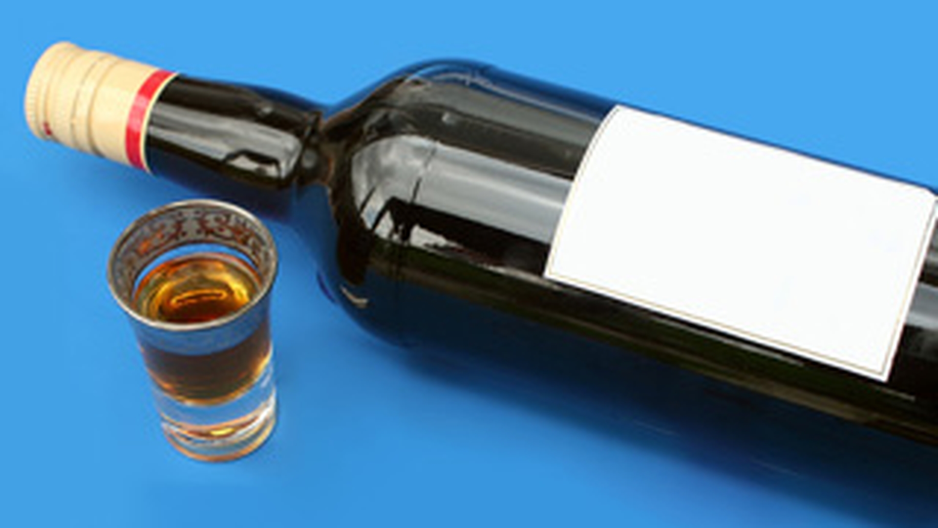 Doi batrani din Iasi au fost internati cu alcoolemii de 3 si 5 la mie