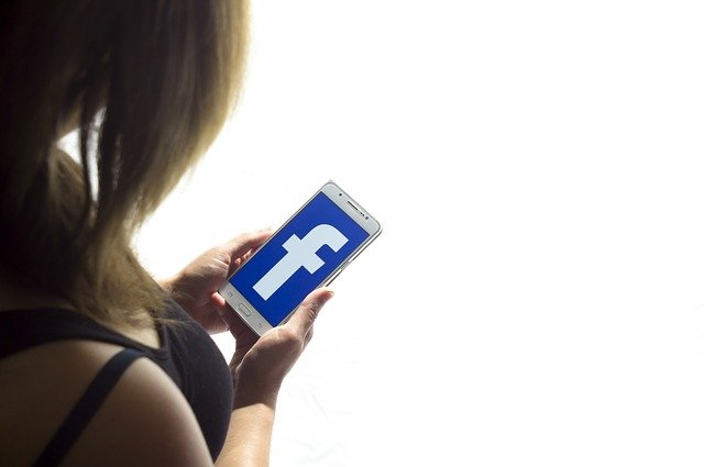 Alertă CERT-RO. A apărut o nouă modalitate de fraudă. Ce poți primi pe Facebook Messenger