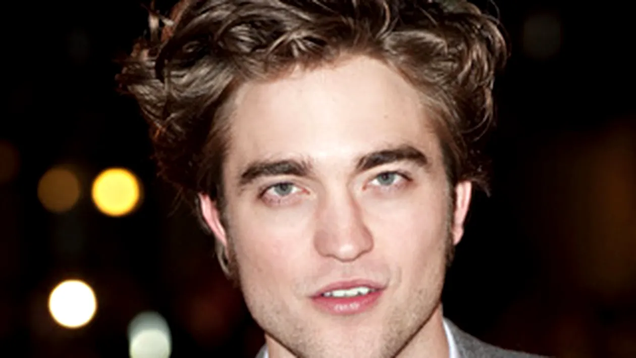 Robert Pattinson i-a cumparat o chitara unui cersetor!