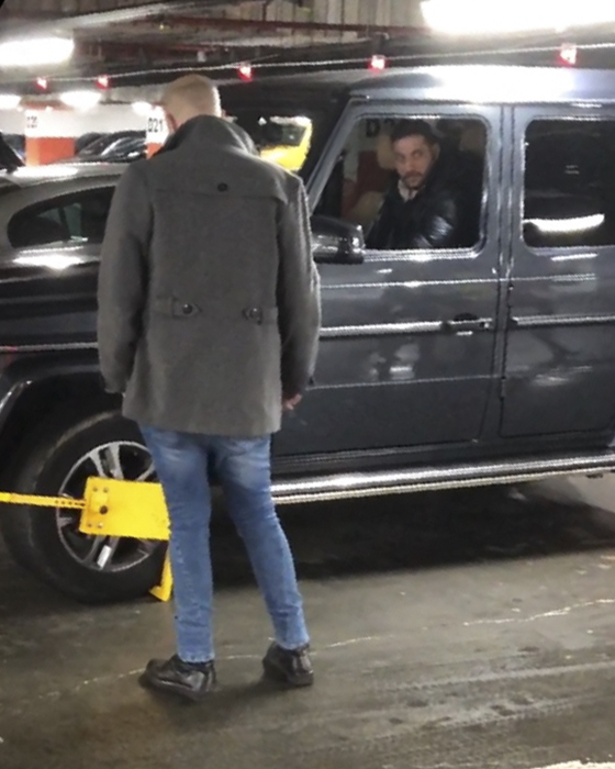 Mega-scandal în parcarea mall-ului între bodyguarzi și un șmecheraș cu Mercedes