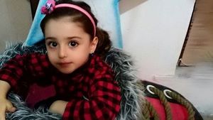 ”Fetita din imagine este oarba!” Adevărul scandalos din spatele imaginii cu fetiţa care i-a cucerit pe români. Sute de mii de oameni au ”donat” bani pentru ea