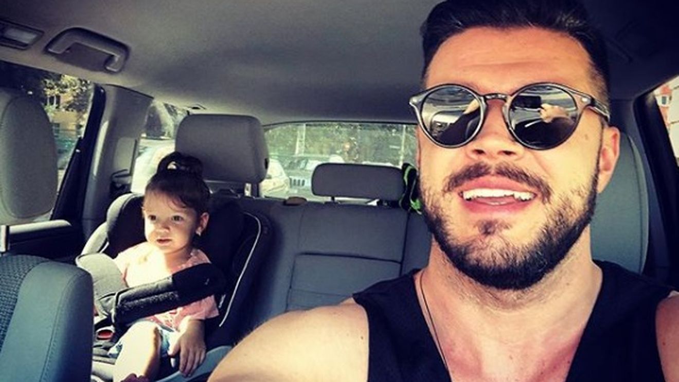 Mama sa l-a dat de gol! Cum arăta Victor Slav în copilărie