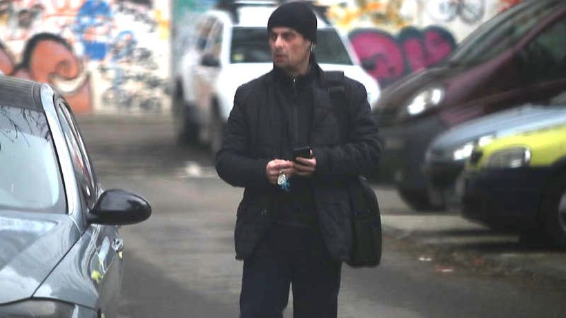 Aventurile celebrului ”Portocală” în ultimele două zile. Ex-procurorul Negulescu a ieşit camuflat din casă, a sudat ţigară de la ţigară şi s-a întâlnit cu…