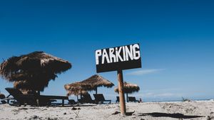 Halucinant! Cât trebuie să plătească un turist parcarea în stațiunea Mamaia