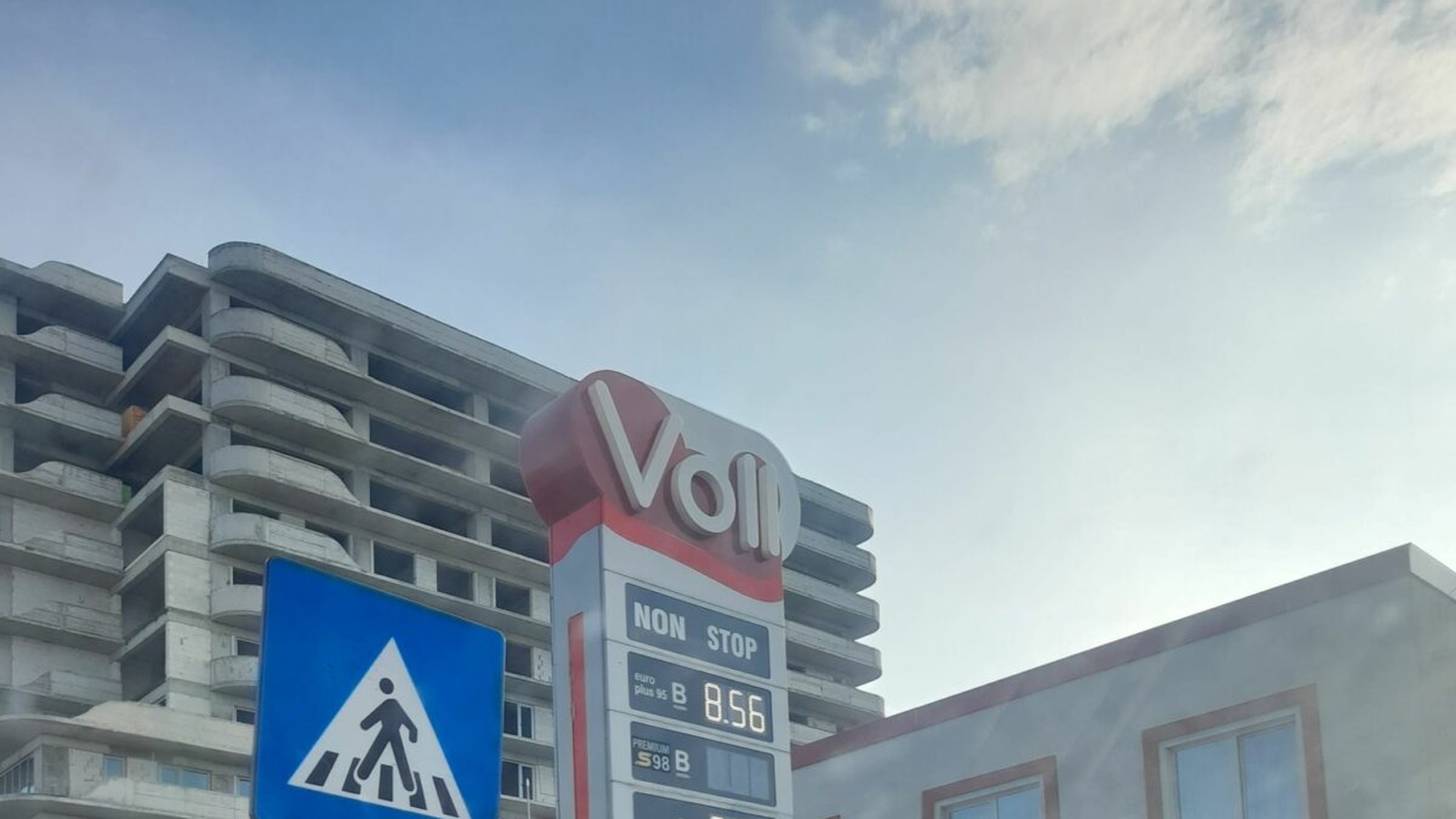 Cât a ajuns să coste un litru de motorină în Mamaia. Turiștii au crezut că nu văd bine