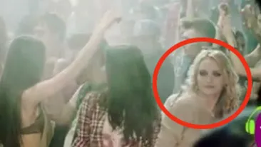 Aparitie surpriza in noul clip al lui Smiley! VEZI ce concurenta de la Next Top Model se zbenguie si danseaza cu el pe Dead man walking