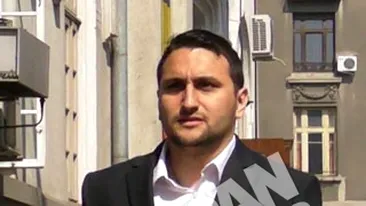 VIDEO Proful de la Jean Monnet, Dan Octavian Visan, singur la Tribunal! Nici avocatii, nici eleva nu au venit la termenul de astazi!