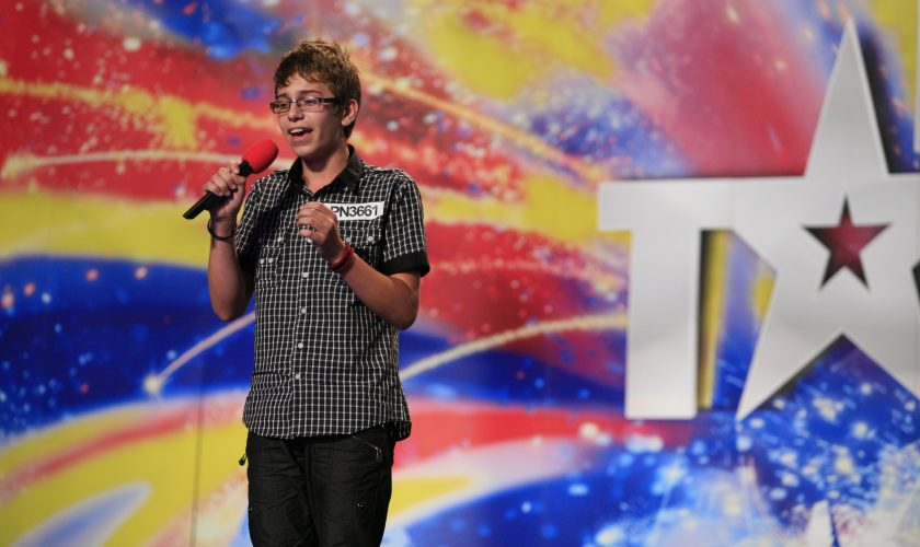 Ce mult s-a schimbat viața lui Narcis Ianău după participarea la Românii au Talent: “Am fost hărțuit doar pentru că eram diferit”. Artistul își dorea să devină preot