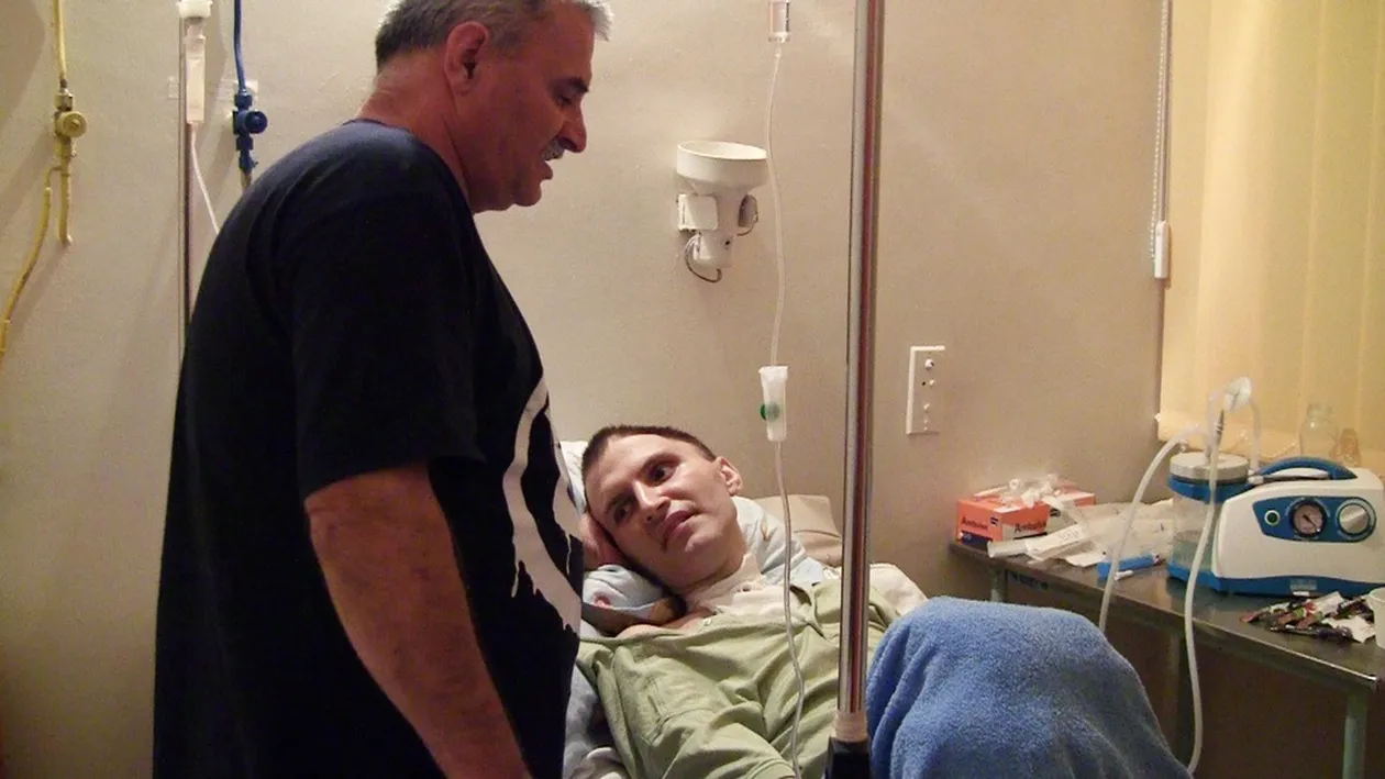 Povestea cutremurătoare a poliţistului băgat în comă de interlopul ”Danezu’“. A dat primele semne de viaţă după 7 ani: ”Pare că ne aude, însă…”