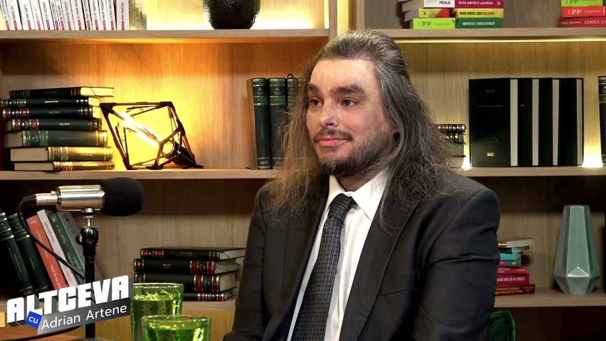 Podcastul poate fi urmărit integral pe canalul de YouTube ”ALTCEVA cu Adrian Artene” / (Sursa: Captură video)
