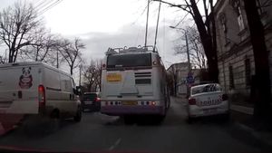 Un șofer din Timișoara a fost amendat, după ce a claxonat o mașină de poliție care încurca traficul rutier