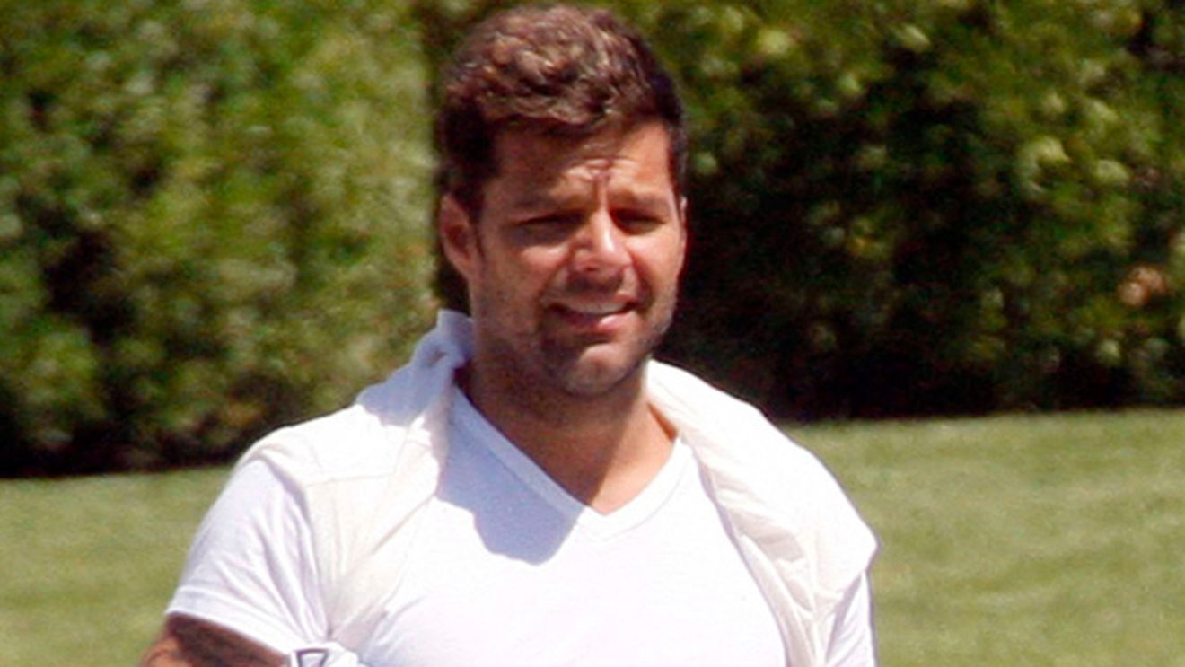 RICKY MARTIN, îngenunchiat de durere, lângă trupul neînsufleţit al partenerului său! Imaginile au şocat întreaga lume