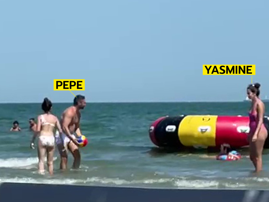 Pepe, Yamine Ody și fetițele Ralucăi Pastramă au “încins” o partidă de volei în apă (Foto: CANCAN.RO)