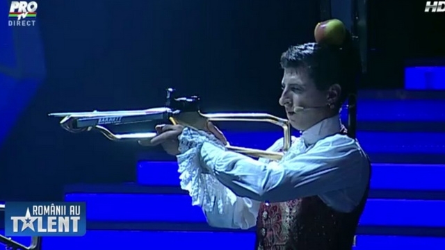 Robin Hood de la Romanii au talent a cucerit juriul! Si-a riscat viata cu un numar UNIC: "Era sa-ti faci carare pe mijloc"