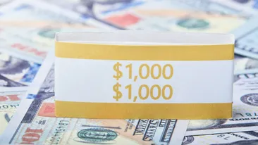 De la cowboy și ghiuluri până la tatuaje – misterul semnului dolarului care ne urmărește peste tot