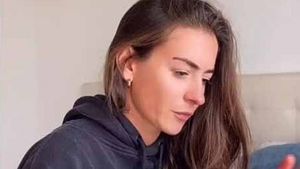 O femeie de 33 de ani a aflat, din întâmplare, că soțul o înșela cu bona. Pozele de vacanță l-au dat pe bărbat de gol