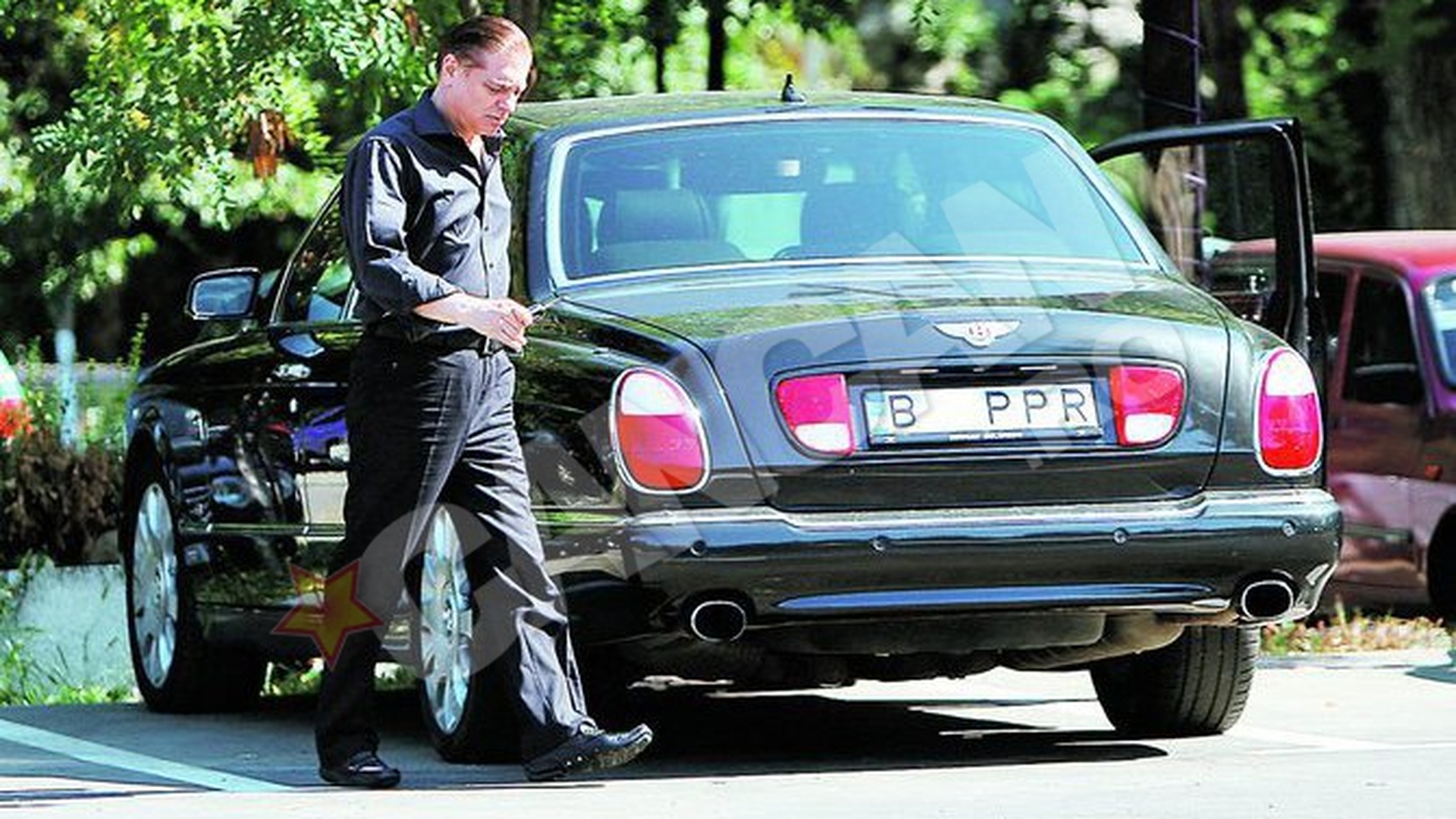 Printul Paul merge cu Bentley-ul de patru ori pe luna! Are masina "de duminica"