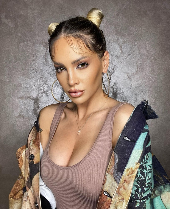 Iulia Salagean a fost imbunată de Alex Bodi / (Sursa: Instagram)