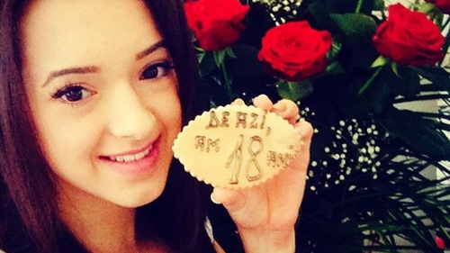 Imaginile pe care le asteptau toti barbatii din Romania! Larisa Iordache a facut 18 ani, iar fundul ei este cea mai clara dovada