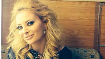 Imaginea cu Delia care i-a enervat la culme pe fani! Te-ai uitat in oglinda azi?