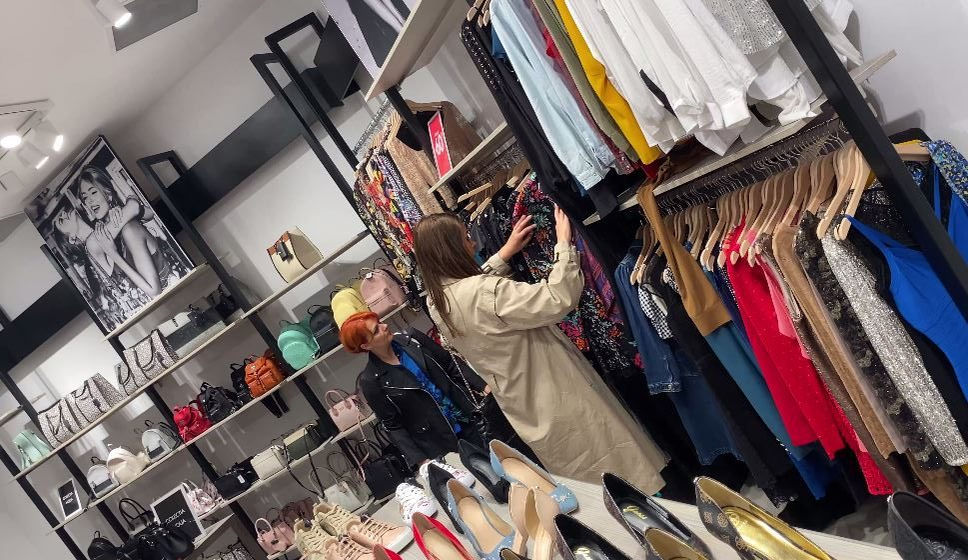 Lia Olguța Vasilescu, la shopping (Foto: CANCAN.RO)