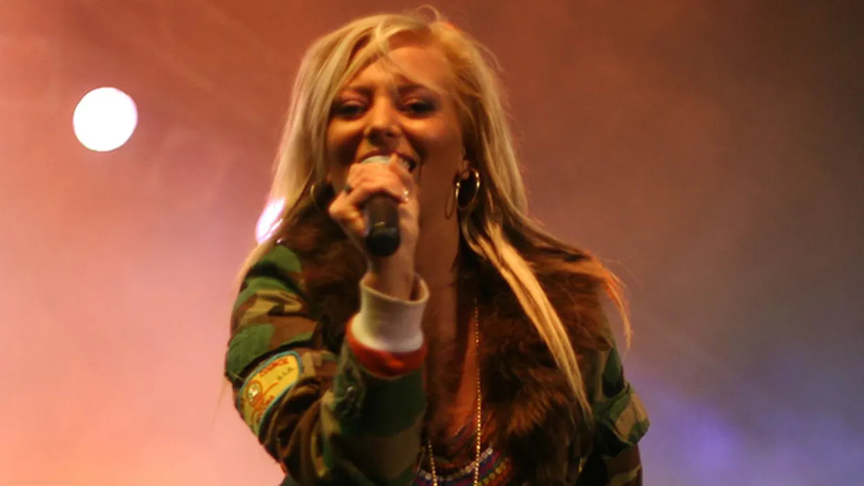 Cornel Ilie o face praf pe Delia Matache: A inceput sa cante refrene din manele! Publicul a taxat-o si a huiduit-o