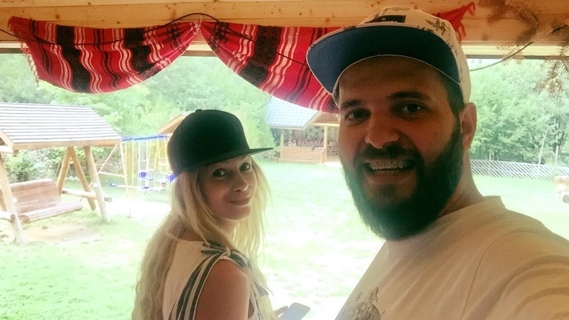 Ionuţ Ghenu şi Lora şi-au mărit familia! Iubitul artistei l-a prezentat tuturor pe copilaşul lor: ”Nu prea am pus poze cu el fiindcă nu era...”