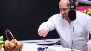 Iti vine sa crezi? El este barbatul din mana caruia mananca Chef Scarlatescu