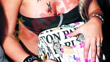 A primit cadou un card personalizat