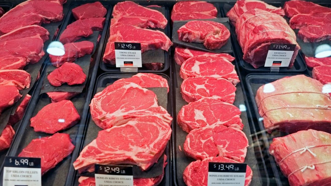 UE interzice importul de carne din Brazilia. Ce nereguli au fost descoperite de Comisia Europeană