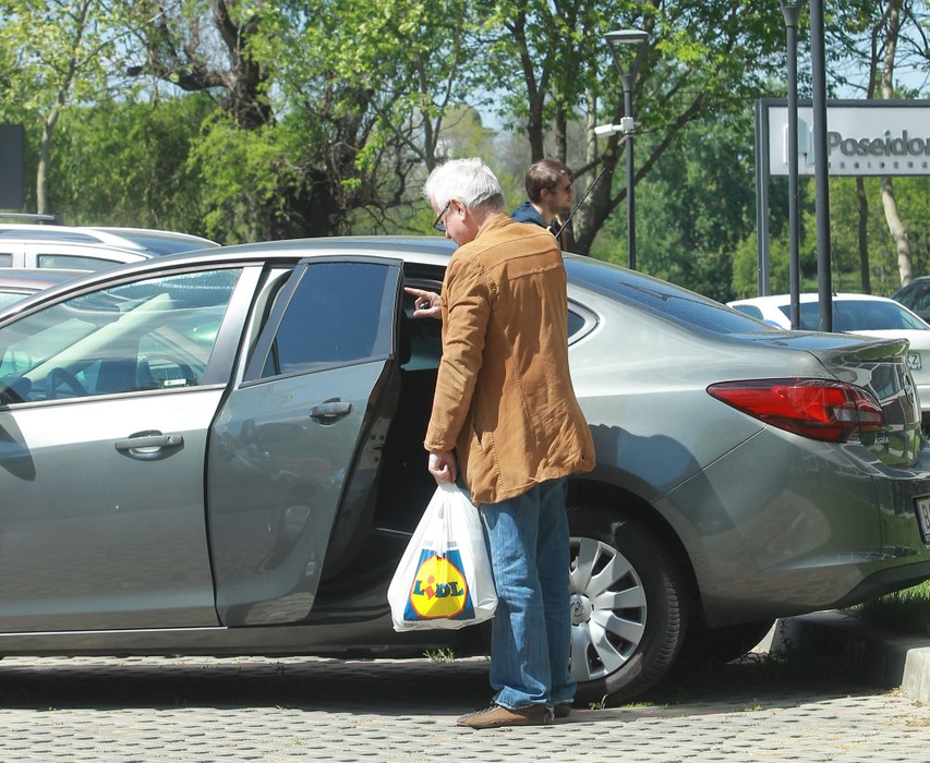 Irinel Columbeanu merge cu noua mașină inclusiv la cumpărături