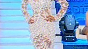 Uite ce rochie de mireasa sexy si-a ales viitoarea sotia Burlacului! E aproape transparenta!