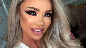 Bianca Drăgușanu, așa cum rar este văzută. Fosta soție a lui Alex Bodi s-a pozat nemachiată și goală în pat…