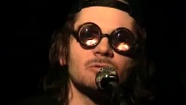 Florin Piersic Jr socheaza intr-un film care te va face sa il compari cu tatal sau: Imi plac gagicile cu ata in c*r! Lor le place sa-mi spuna ce p**a mare si tare am! Un f***i ca la carte e tot ce conteaza!