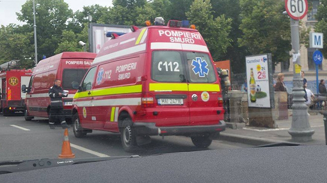 Fum la metrou! Circulaţia este blocată. Au intervenit şase autospeciale de pompieri