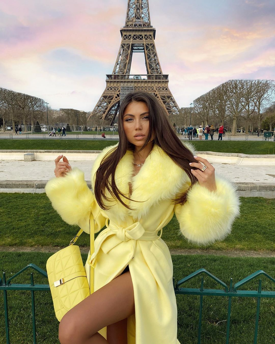 Valerie Lungu, acuzată că i-a “furat” viața altei influencerițe. Blondina a rămas în pană de idei?