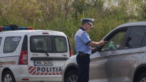 Un tânăr din Iași care a făcut accident i-a rugat pe polițiști să aibă grijă de berea din mașina lui