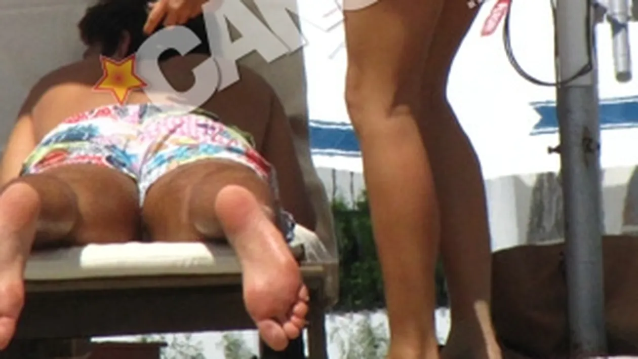 Fundul asta sta pe milioane de euro...la propriu! Cristina Sucu, sexy si obraznica la plaja