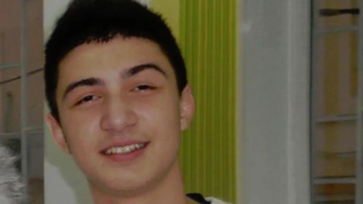 Prietenii sufera dupa moartea lui Andrei Ungureanu! Uite ce versuri i-au fost dedicate elevului ucis in Ferentari!