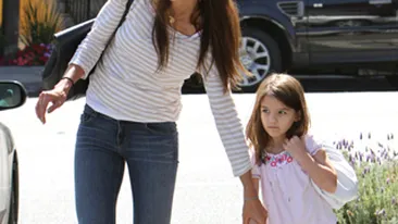 Se crede deja mamica! Fetita lui Tom Cruise are o noua preocupare!