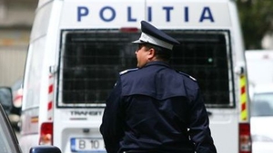 Polițiști atacați cu pietre de un bărbat la Galați. Un luptător SAS a fost rănit cu o șurubelniță
