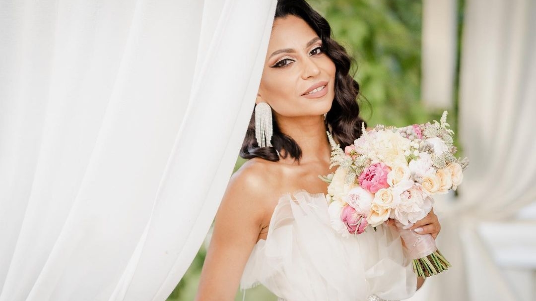 Prezentatoarea TV Ameri Nasrin s-a căsătorit civil! Rochia pe care a purtat-o la eveniment a atras toate privirile