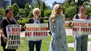 Paris Hilton obține o victorie după ani de luptă. Școala unde spune că a fost abuzată își pierde licența