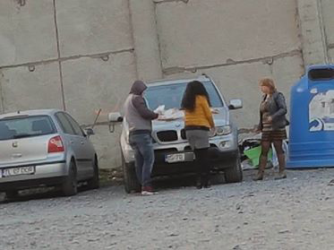 E uimitor ce au făcut românii ăştia cu un SUV nemţesc de câteva zeci de mii de euro. Au parcat şi…