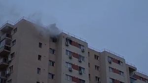 Ultima oră. Incendiu în blocurile lui Ionuț Negoiță. Echipajele de pompieri, descarcerare și SMURD au intervenit imediat