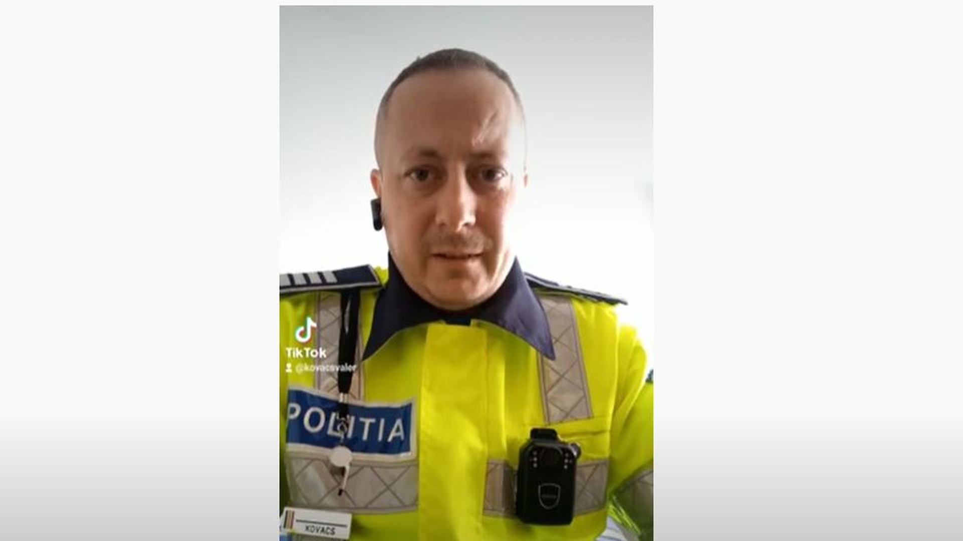 Un polițist din Timișoara a devenit viral pe TikTok, după ce a postat imagini cu șoferii care îi oferă șpăgi de sute de euro